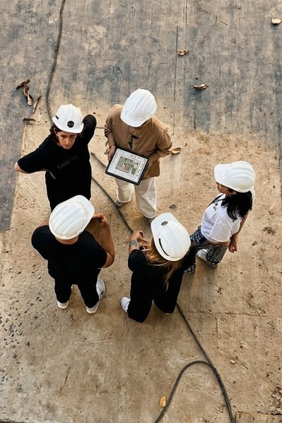 The ORT Énergie team in discussion on site, seen from above